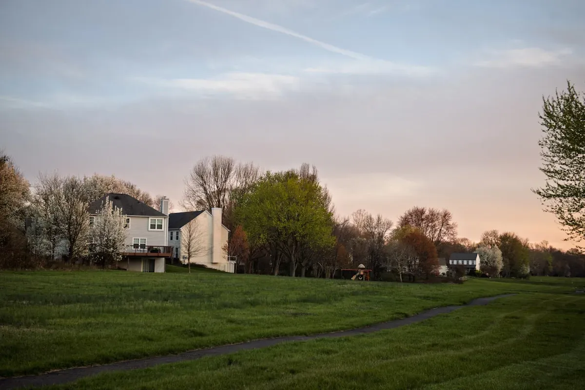 Neighborhood homes with green space near Mount Washington